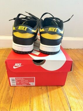 Nike dunk Low-Top Sneakers — Black & Yellow Accents